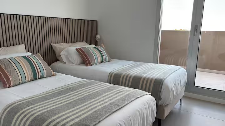 Second twin bedroom with terrace access